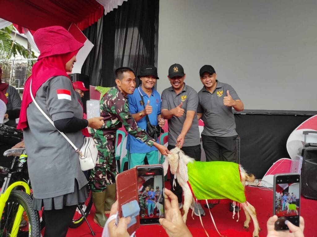 WhatsApp Image 2025 09 01 at 14.49.03 Meski Hujan Deras, Ribuan Warga Karang Rejo Tetap Antusias Ikuti Jalan Sehat PROKALTIM