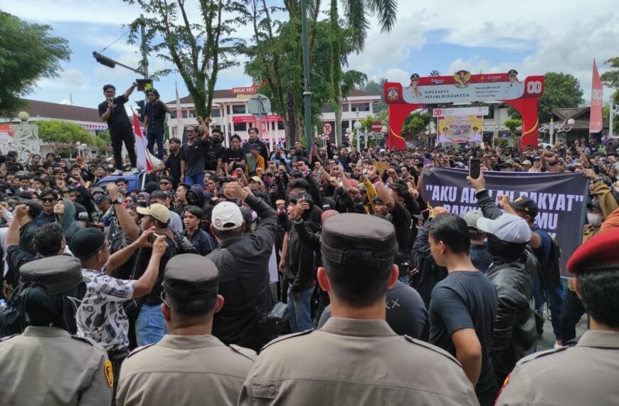 Demo Aliansi Balikpapan Bergerak Desak Pemerintah Tuntaskan Masalah Daerah