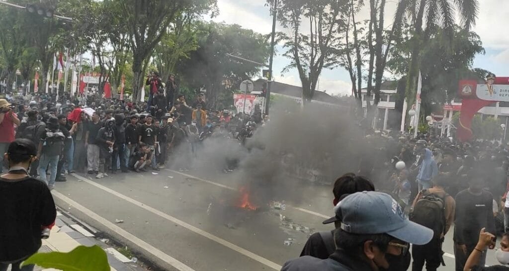 Demo Aliansi Balikpapan Bergerak Desak Pemerintah Tuntaskan Masalah Daerah PROKALTIM 2 WhatsApp Image 2025 09 01 at 15.13.35 Demo Aliansi Balikpapan Bergerak Desak Pemerintah Tuntaskan Masalah Daerah PROKALTIM