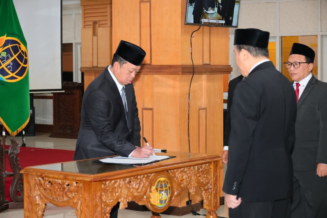 Lantik Pejabat Struktural, Menteri ATR/Kepala BPN: Layani Masyarakat dengan Hati, Bukan Transaksi PROKALTIM 1 WhatsApp Image 2025 09 13 at 13.09.02 Lantik Pejabat Struktural, Menteri ATR/Kepala BPN: Layani Masyarakat dengan Hati, Bukan Transaksi PROKALTIM