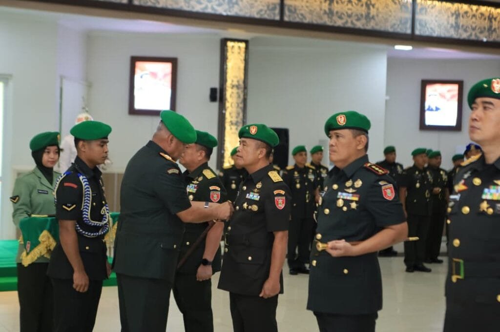 WhatsApp Image 2025 09 17 at 11.57.38 Kodam VI/Mulawarman Sambut Pejabat Baru, Lepas dengan Kehangatan PROKALTIM