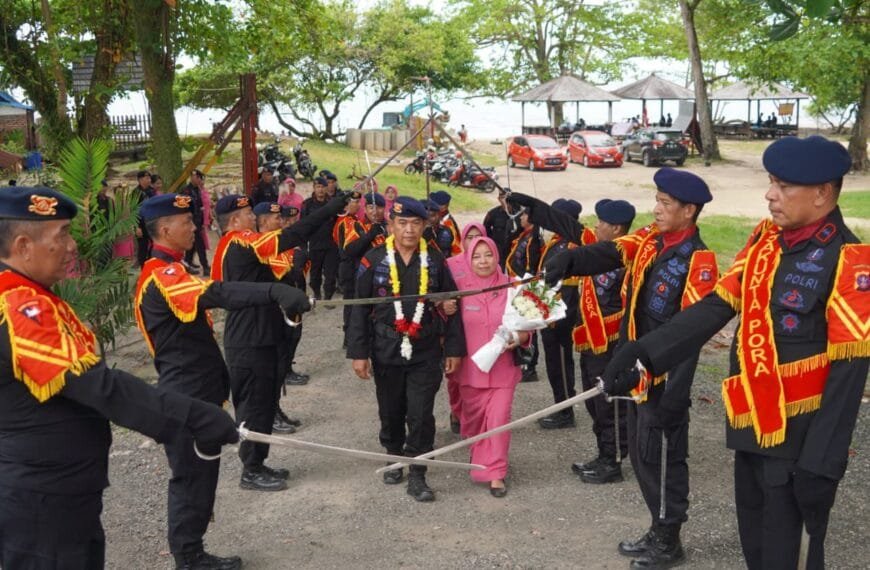 Prosesi Pedang Pora Iringi Pelepasan Purna Bhakti Personel Batalyon A Brimob Kaltim