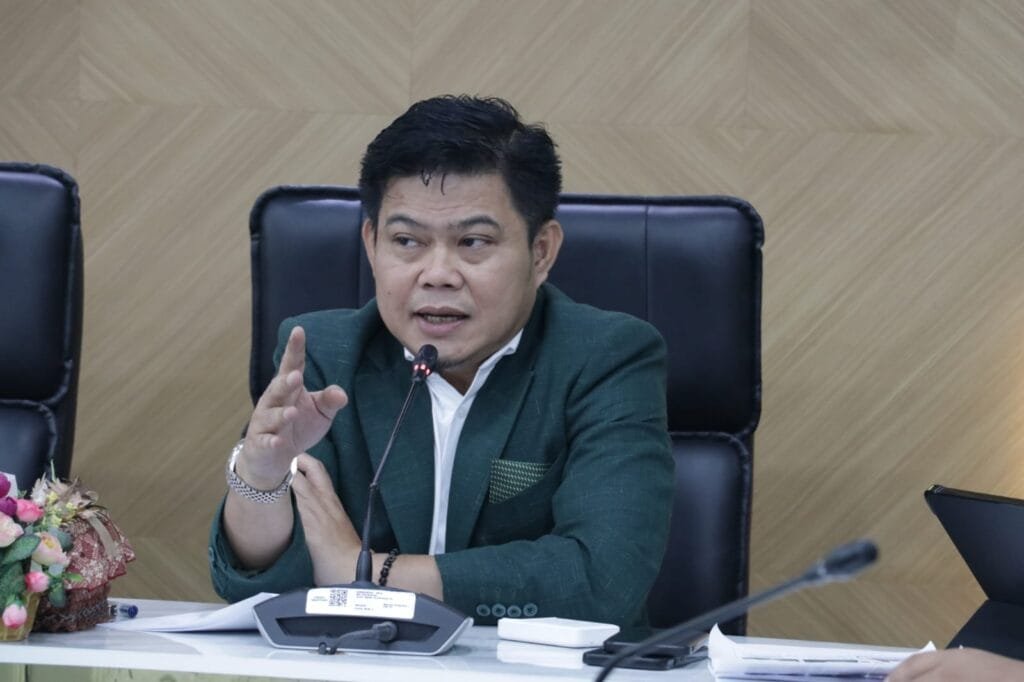 DPR Desak KPI Hentikan Siaran dan Audit Trans7 DPR Desak KPI Hentikan Siaran dan Audit Trans7 PROKALTIM