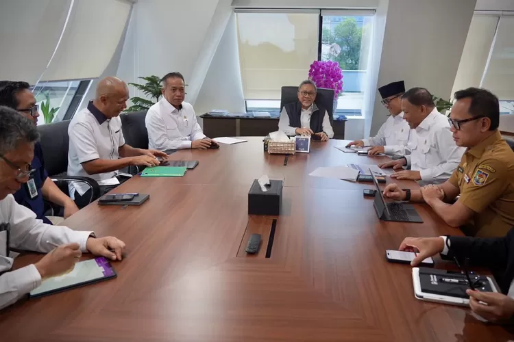 Menkop Inpres Percepatan Pembangunan Gudang ATAU Gerai Kopdes Sudah Masuk Tahap Finalisasi Menkop: Inpres Percepatan Pembangunan Gudang/Gerai Kopdes Sudah Masuk Tahap Finalisasi PROKALTIM