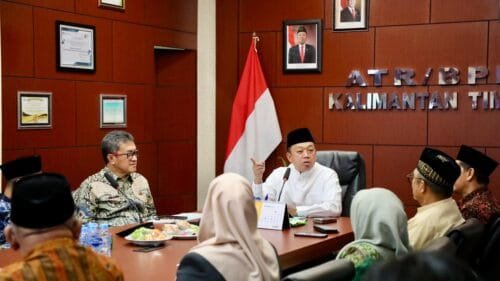 Dari Hati ke Hati, Menteri Nusron Bahas Sertipikasi Tanah Wakaf dan Rumah Ibadah di Kaltim PROKALTIM 2 WhatsApp Image 2025 10 24 at 16.47.51 Dari Hati ke Hati, Menteri Nusron Bahas Sertipikasi Tanah Wakaf dan Rumah Ibadah di Kaltim PROKALTIM