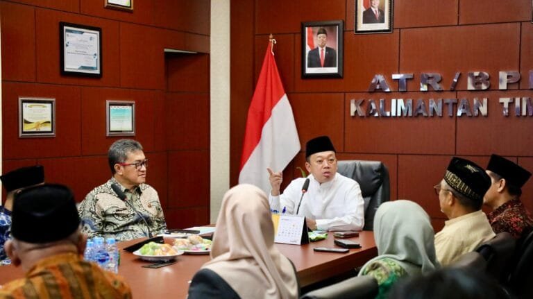 Dari Hati ke Hati, Menteri Nusron Bahas Sertipikasi Tanah Wakaf dan Rumah Ibadah di Kaltim PROKALTIM 28 Dari Hati ke Hati, Menteri Nusron Bahas Sertipikasi Tanah Wakaf dan Rumah Ibadah di Kaltim