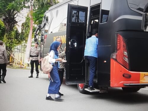 WhatsApp Image 2025 11 05 at 15.10.16 Brimob Kaltim Luncurkan Bus Sekolah Gratis, Ringankan Beban Orang Tua Siswa di Balikpapan PROKALTIM