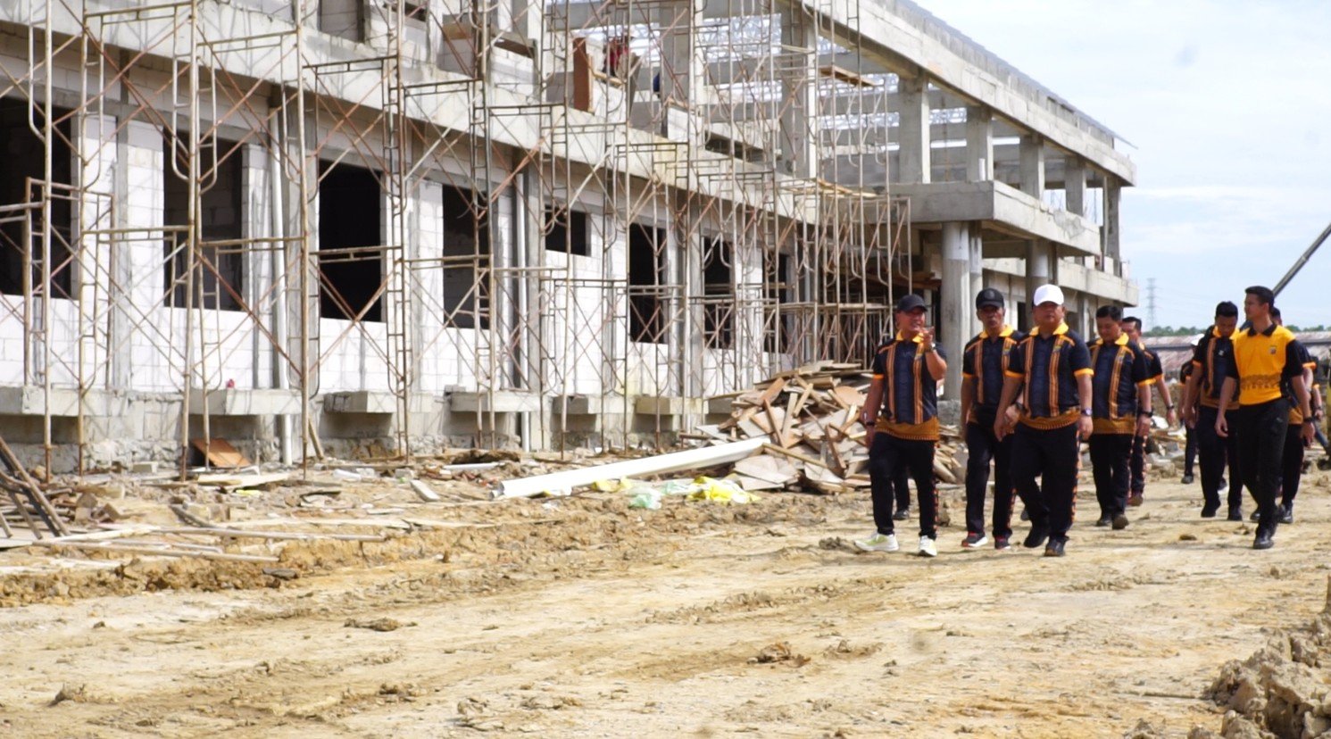Kapolda Kaltim Cek Langsung Progres Pembangunan Kantor Baru di Km 13 PROKALTIM 1 WhatsApp Image 2025 11 08 at 22.50.22 Kapolda Kaltim Cek Langsung Progres Pembangunan Kantor Baru di Km 13 PROKALTIM