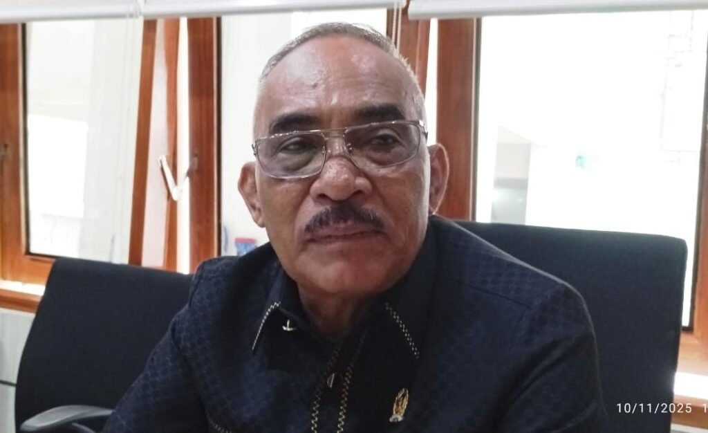 WhatsApp Image 2025 11 10 at 20.57.17 DLH Diminta Tindaklanjuti Ranting Menjulur di Pertigaan Gunung Pasir PROKALTIM