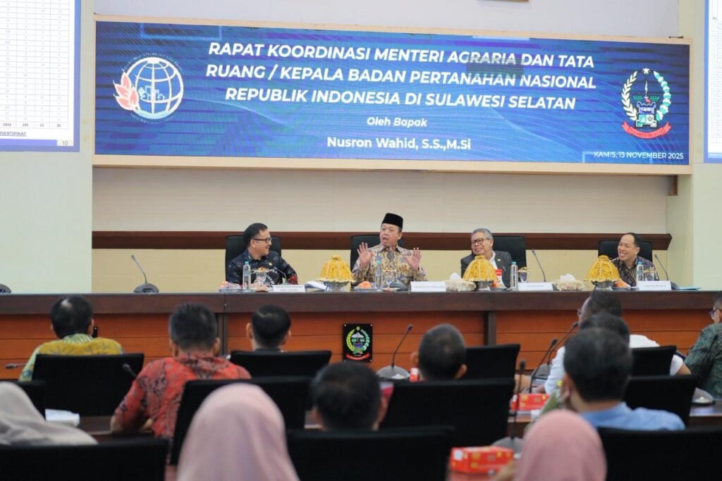 WhatsApp Image 2025 11 13 at 19.57.52 1 Percepat Penyelesaian Persoalan Tanah dan Ruang, Menteri Nusron Adakan Rakor dengan Kepala Daerah Se-Sulsel PROKALTIM