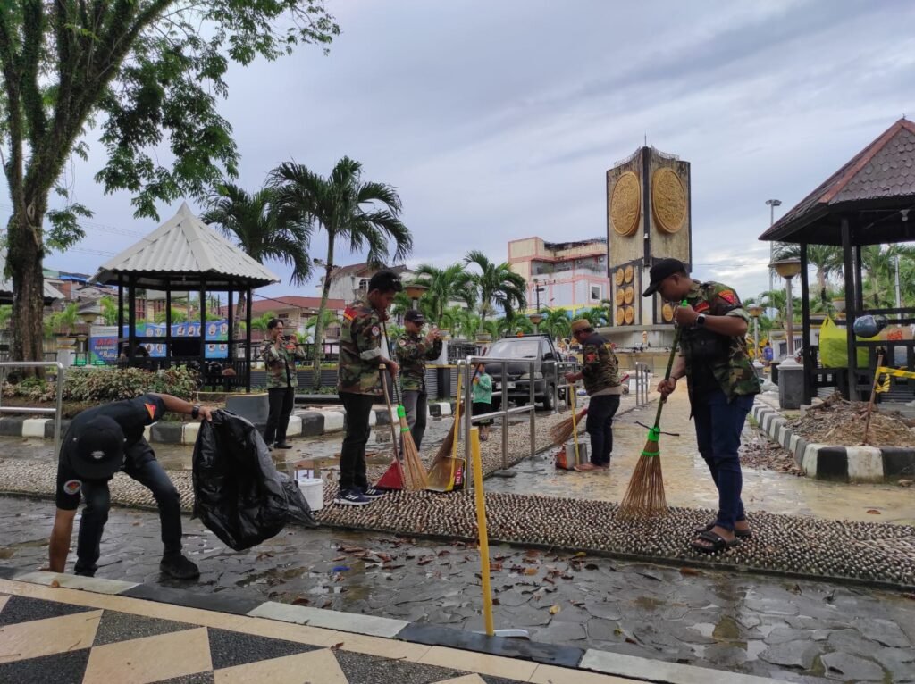 WhatsApp Image 2025 11 23 at 15.34.16 Geppak Gelar Aksi Bersih Taman Tugu Adipura, Tegaskan Komitmen Jaga Kota Beriman PROKALTIM