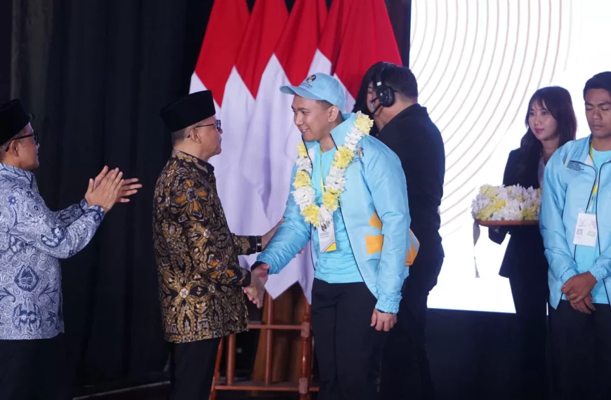 Menteri P2MI Lepas 1.035 Pekerja Migran Terampil dan Kick Off Program Quick Win Presiden Prabowo di Puncak Peringatan International Migrant Day