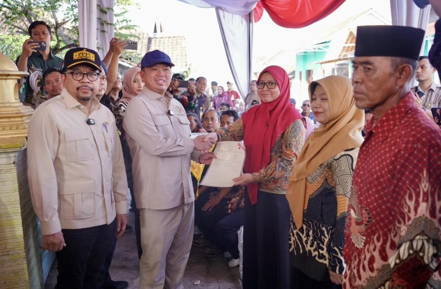 Menteri Nusron Serahkan 546 Sertipikat Hasil&hellip;