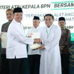 Jelang Natal, Romo Wahyu Terima Sertipikat untuk Gereja Katolik Fransiskus Asisi sebagai Kado Natal bagi Umat