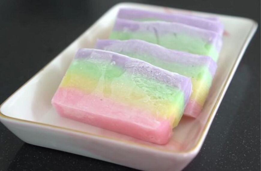 Es gabus yang viral kini kembali jadi sorotan; jajanan tradisional ini telah terdaftar di KBBI dan bukan terbuat dari spons sebagaimana dikira.