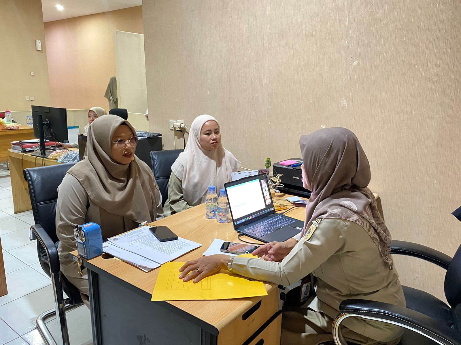 WhatsApp Image 2026 01 13 at 16.22.15 Evaluasi dan Pemantauan Layanan Umum dan Humas, Kanwil BPN Kaltim Dorong Perbaikan Berkelanjutan PROKALTIM