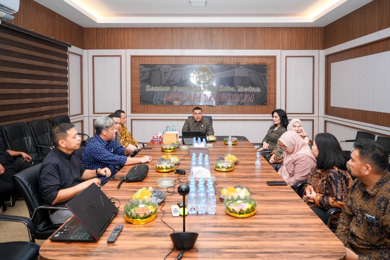 WhatsApp Image 2026 01 19 at 09.02.39 Kunjungi Dua Kantah di Sumut, Wamen Ossy Monitoring Kesiapan WBBM hingga Serahkan Sertipikat kepada Masyarakat PROKALTIM