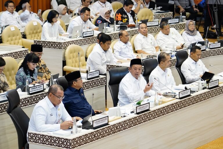 Bahas Penyelesaian Permasalahan Tanah dalam Kawasan Hutan Bersama Tim Pansus DPR RI, Menteri Nusron: Tak Terlepas dari Reforma Agraria