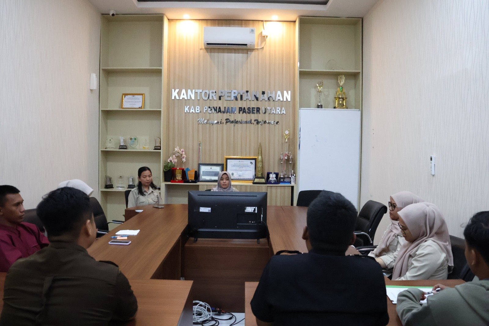 WhatsApp Image 2026 01 28 at 22.09.24 Pelayanan Optimal Jadi Fokus Monev Kantor Pertanahan Penajam PROKALTIM