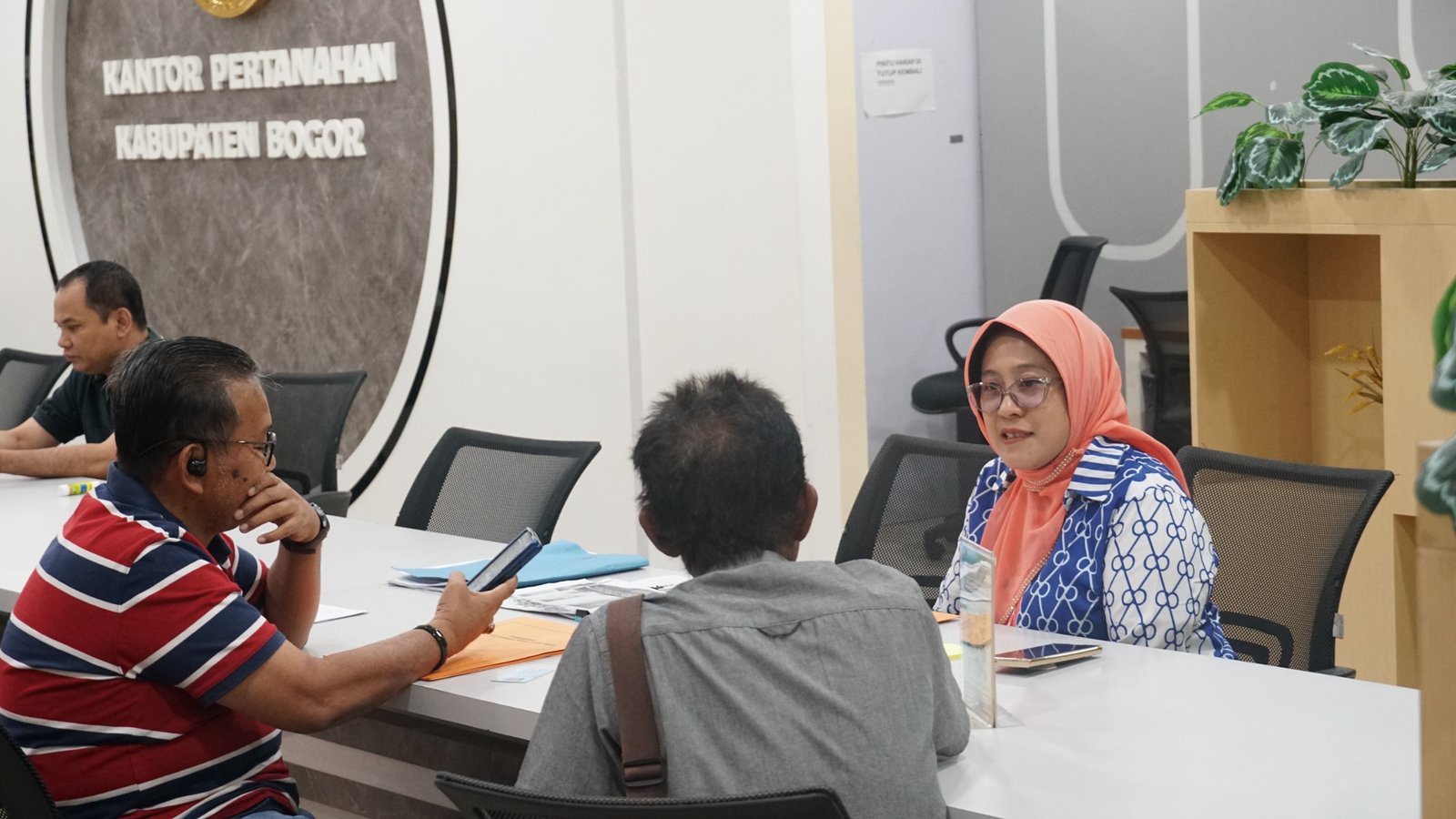 Tidak Ada Perbedaan Layanan, PELATARAN Tetap Layani Masyarakat di Bulan Suci Ramadan PROKALTIM 1 WhatsApp Image 2026 02 21 at 19.49.50 Tidak Ada Perbedaan Layanan, PELATARAN Tetap Layani Masyarakat di Bulan Suci Ramadan PROKALTIM