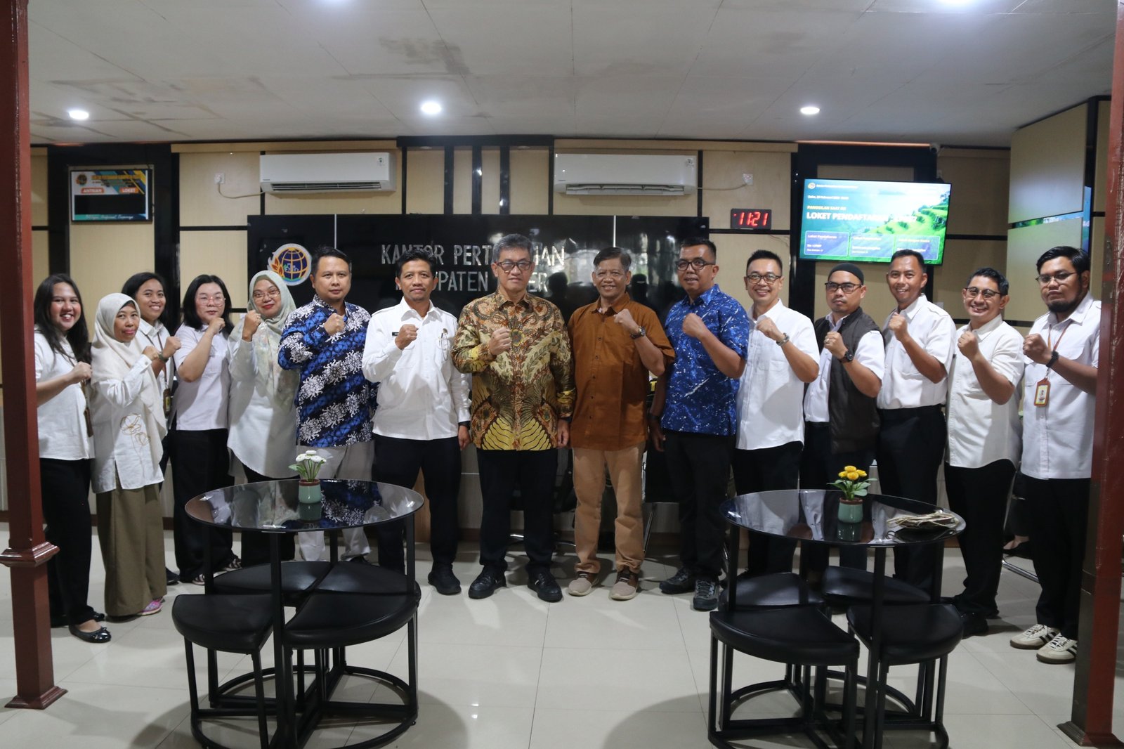 Kunjungan Kerja Kakanwil BPN Provinsi Kaltim ke Kantah Paser, Tekankan Integritas dan Peningkatan Kinerja PROKALTIM 1 WhatsApp Image 2026 02 25 at 15.31.32 1 Kunjungan Kerja Kakanwil BPN Provinsi Kaltim ke Kantah Paser, Tekankan Integritas dan Peningkatan Kinerja PROKALTIM