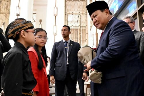 Ramadan Menguatkan Momen Presiden Prabowo dan Diaspora di Amman PROKALTIM 5 Suasana Ramadan menguatkan momen hangat antara Presiden Prabowo dan diaspora Indonesia di Amman, Yordania.