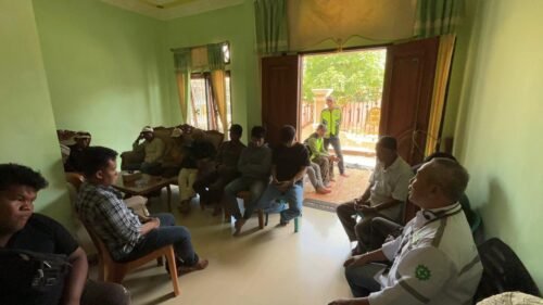 Warga Muara Jawa mendatangi kantor PT BPEP menuntut operasional tambang kembali berjalan setelah aktivitas berhenti akibat izin RKAB belum disetujui.