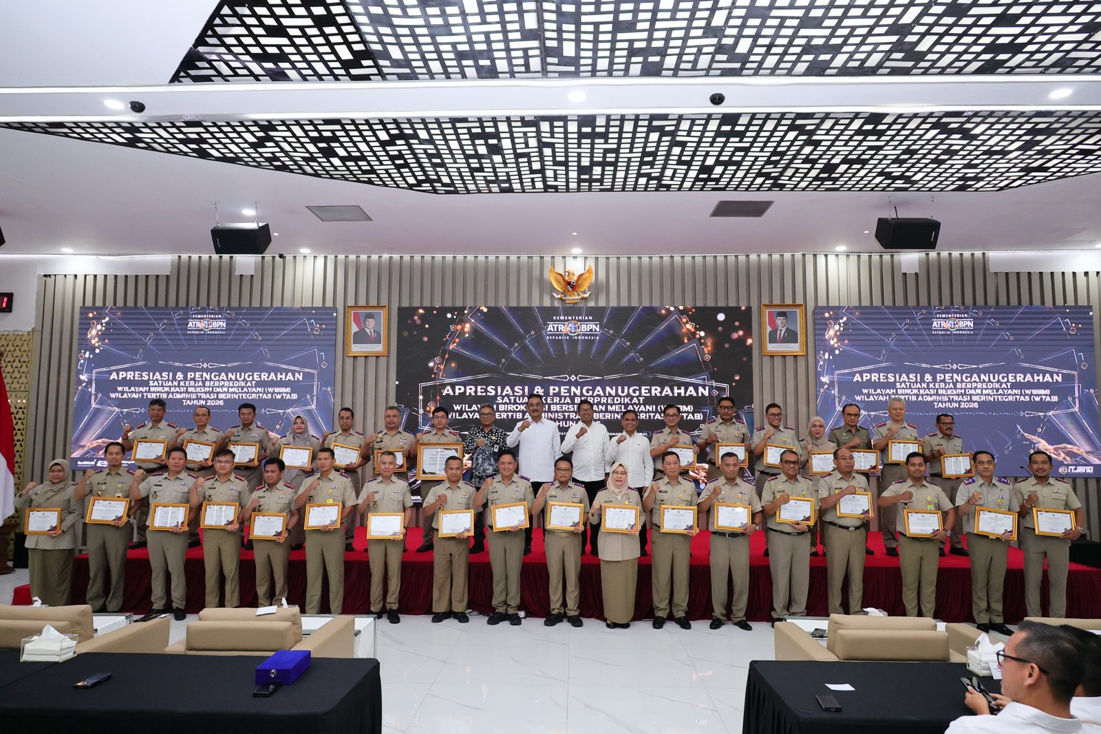 WhatsApp Image 2026 03 05 at 19.00.49 Buktikan Komitmen dalam Memperbaiki Layanan, Satker Kementerian ATR/BPN Meraih 1 Predikat WBBM dan 31 Predikat WTAB PROKALTIM