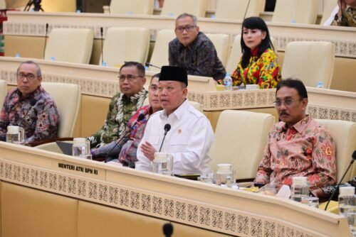 WhatsApp Image 2026 03 31 at 21.37.10 Raker Bersama Komisi II DPR RI, Menteri Nusron Paparkan Capaian Kinerja dan Anggaran Kementerian ATR/BPN Tahun 2026 PROKALTIM