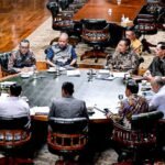 Presiden Prabowo Subianto memimpin lima rapat kabinet di Hambalang membahas pembangunan kampus STEM, geopolitik global, dan kesiapan mudik Lebaran.