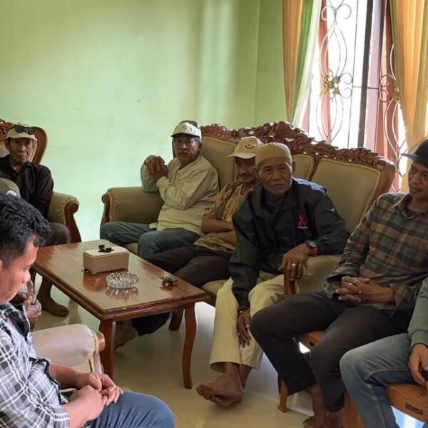 ambang BPEP berhenti akibat izin RKAB tertahan. Warga Muara Jawa mendatangi kantor perusahaan karena ekonomi lingkar tambang ikut lumpuh.