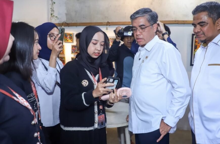 Menaker Uji Industri Kreatif Jadi ‘Laboratorium’, Sinyal Perubahan Arah Dunia Kerja?